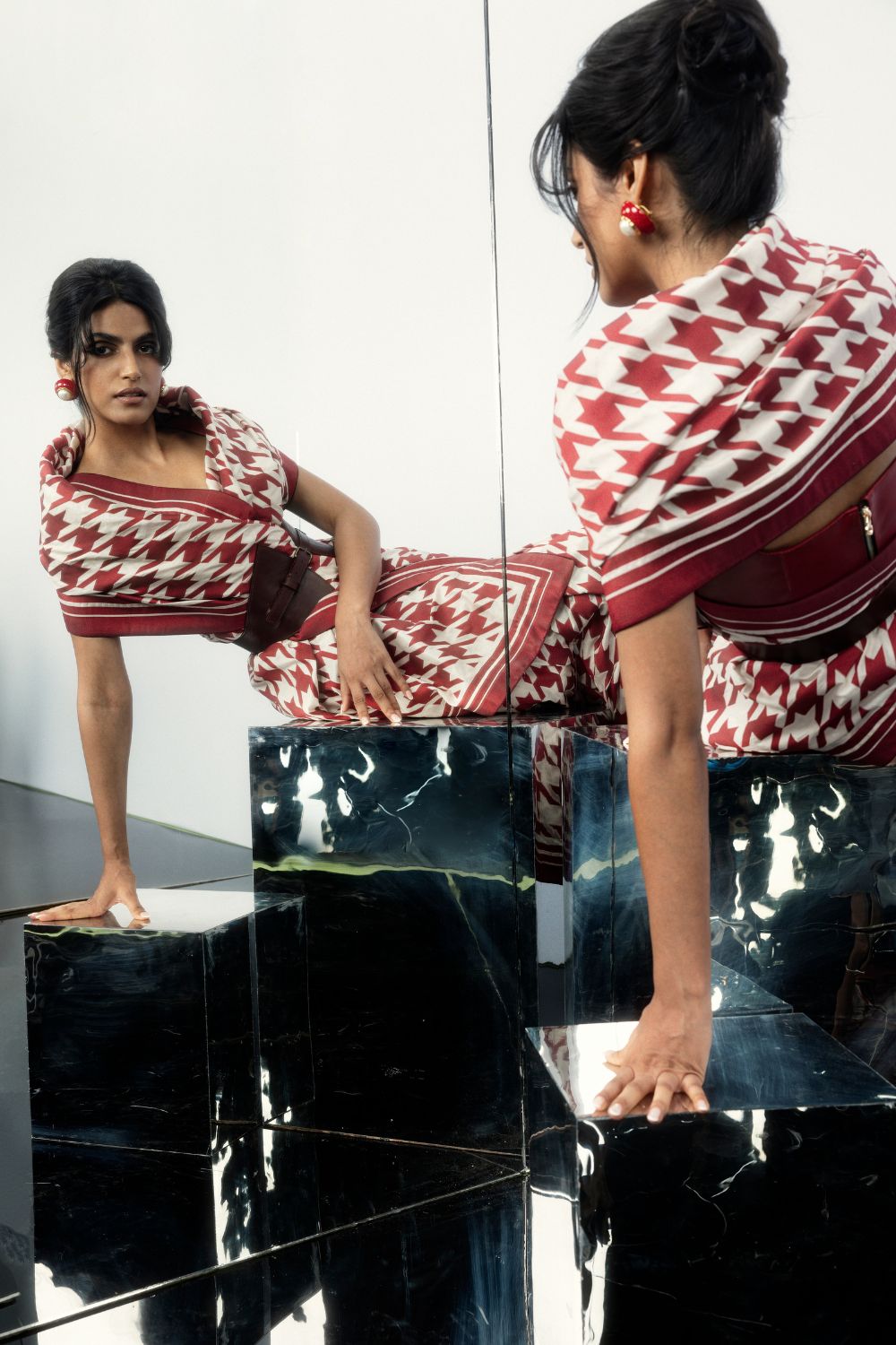 Closed Border Houndstooth- Resham