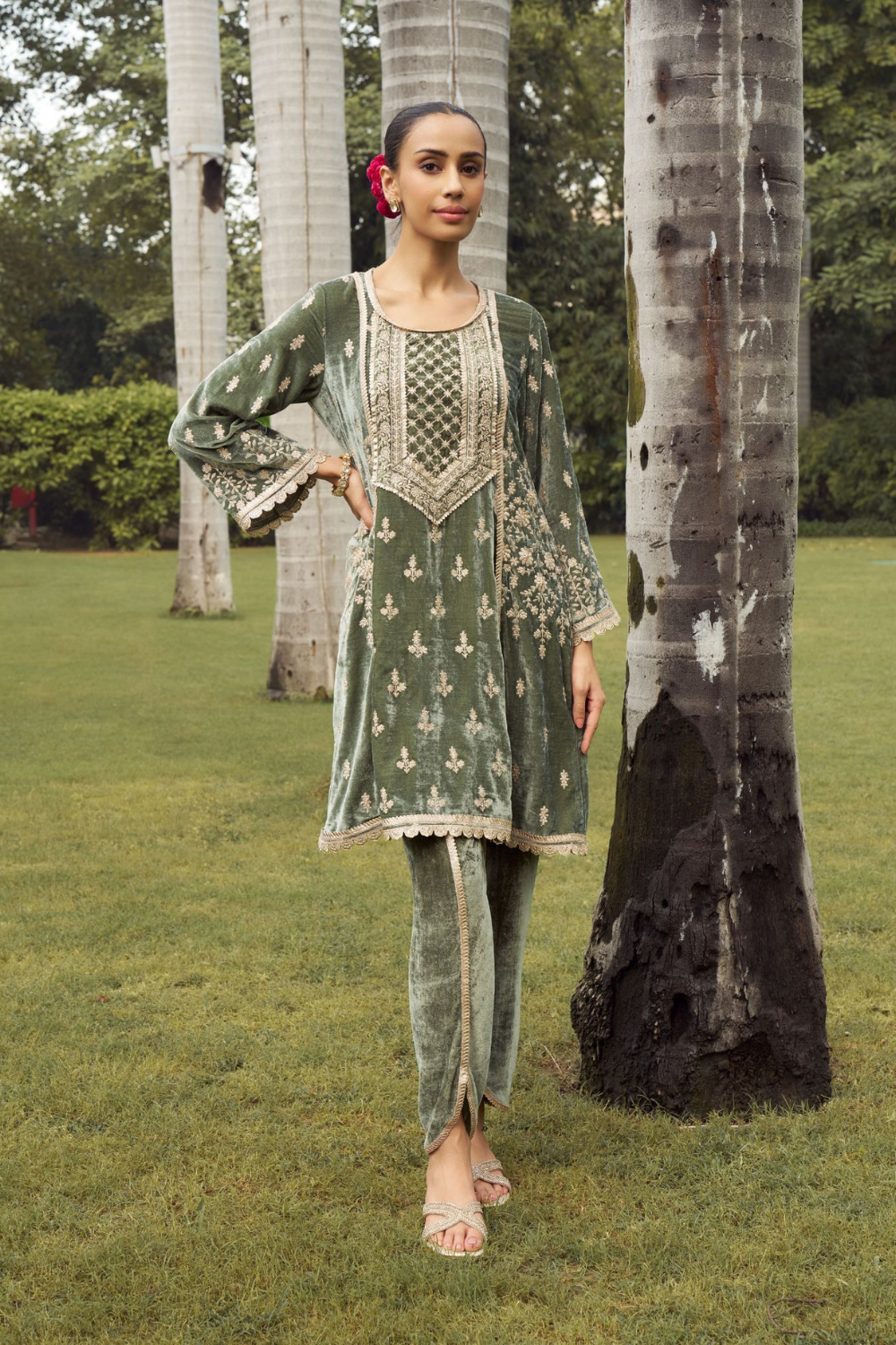 Velvet Shayari Olive Green Kurta Set With Banarsi Stripe Pani Gold Olive Green Shayari Dupatta