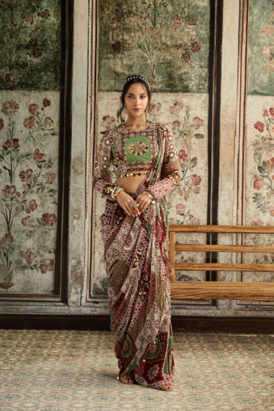 SAGE-MAROON PRINT AND HIGHLIGHTED  SLIT SKIRT SAREE SET