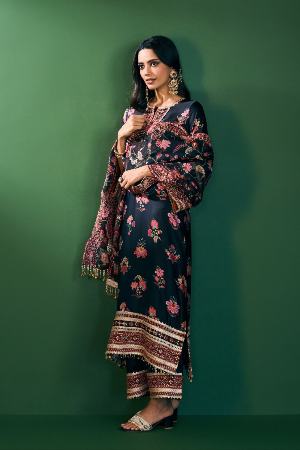 Ovia Cupro Satin Printed Black Kurta & Pant Set