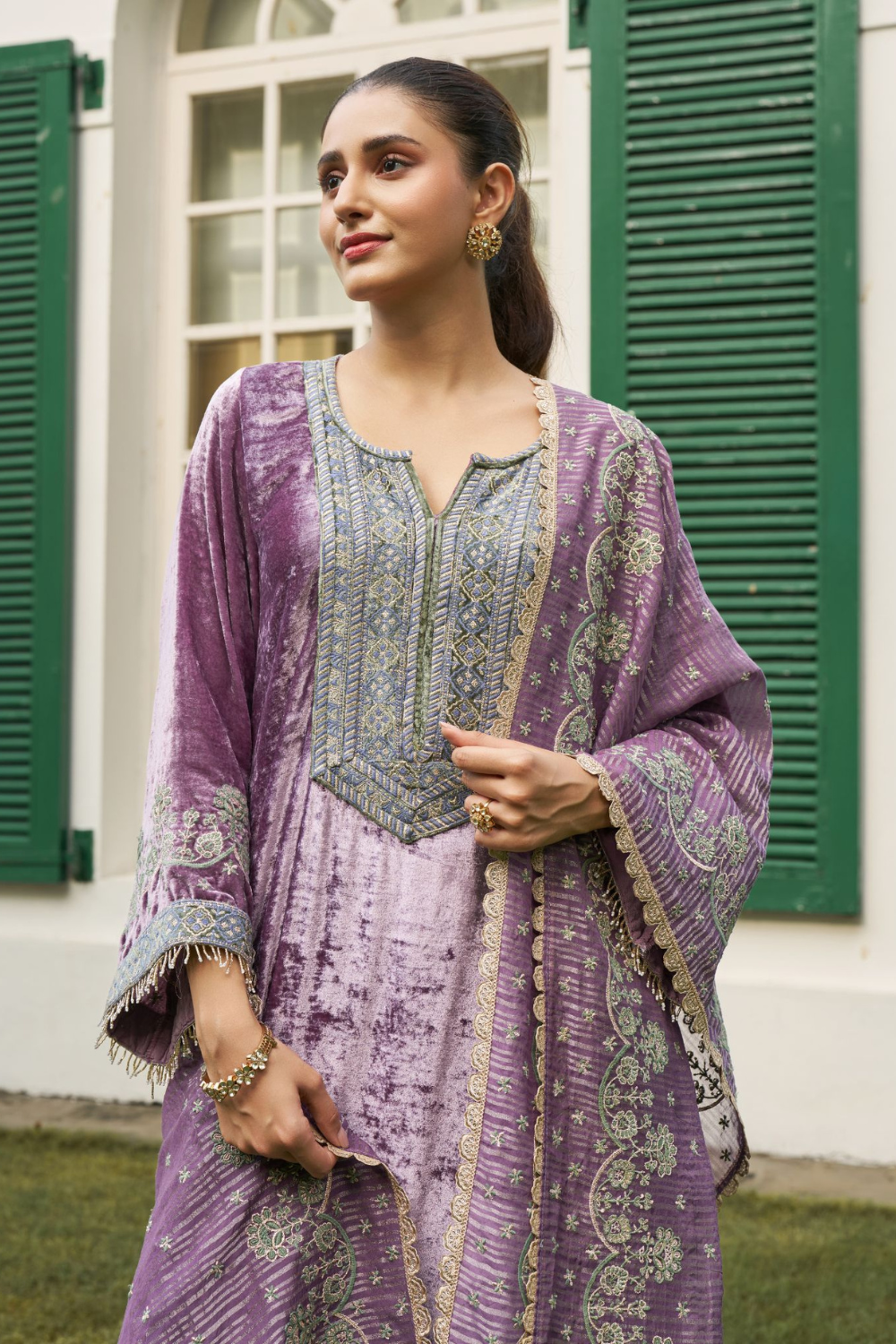 Velvet Madhaniya Lavender Kurta Set With Banarsi Stripe Pani Gold Lavender Madhaniya Dupatta