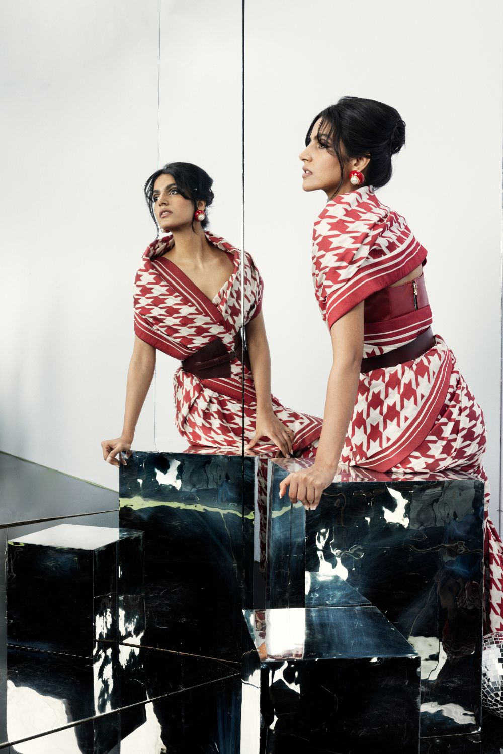 Closed Border Houndstooth- Resham