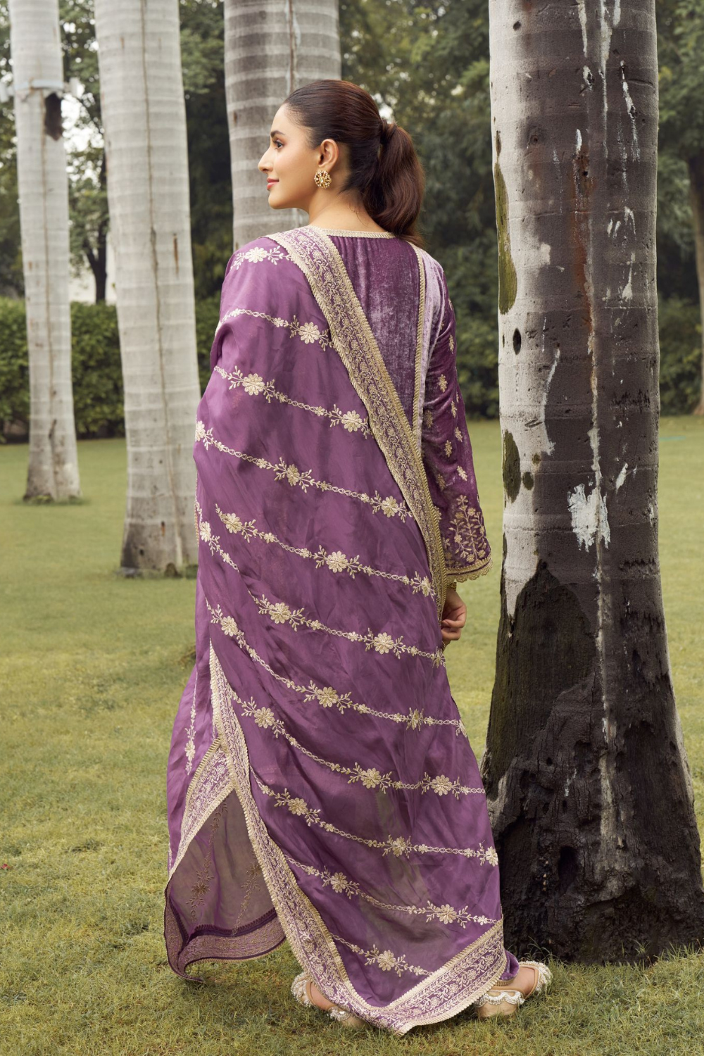 Velvet Shayari Lavender Kurta Set With Banarsi Stripe Pani Gold Lavender Shayari Dupatta