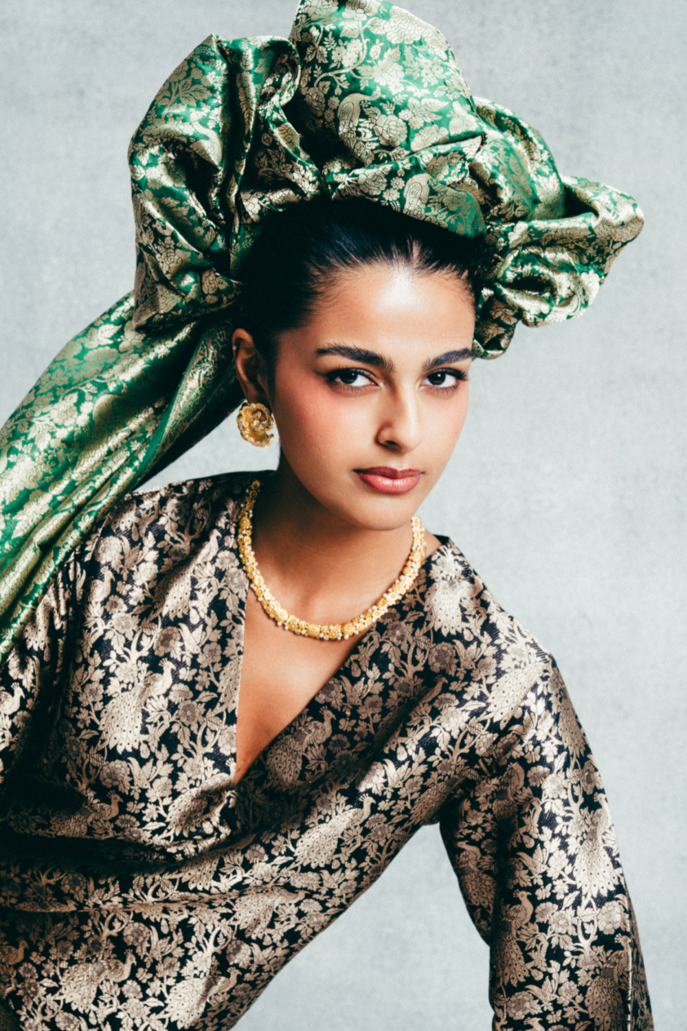 Handwoven Black &amp; Gold Banarasi Kaftan