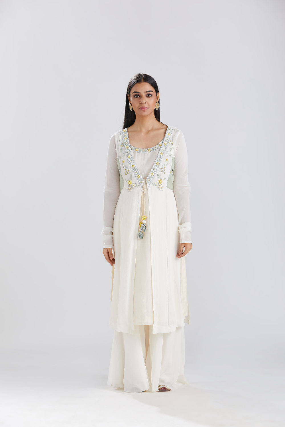 Motia Nyra set