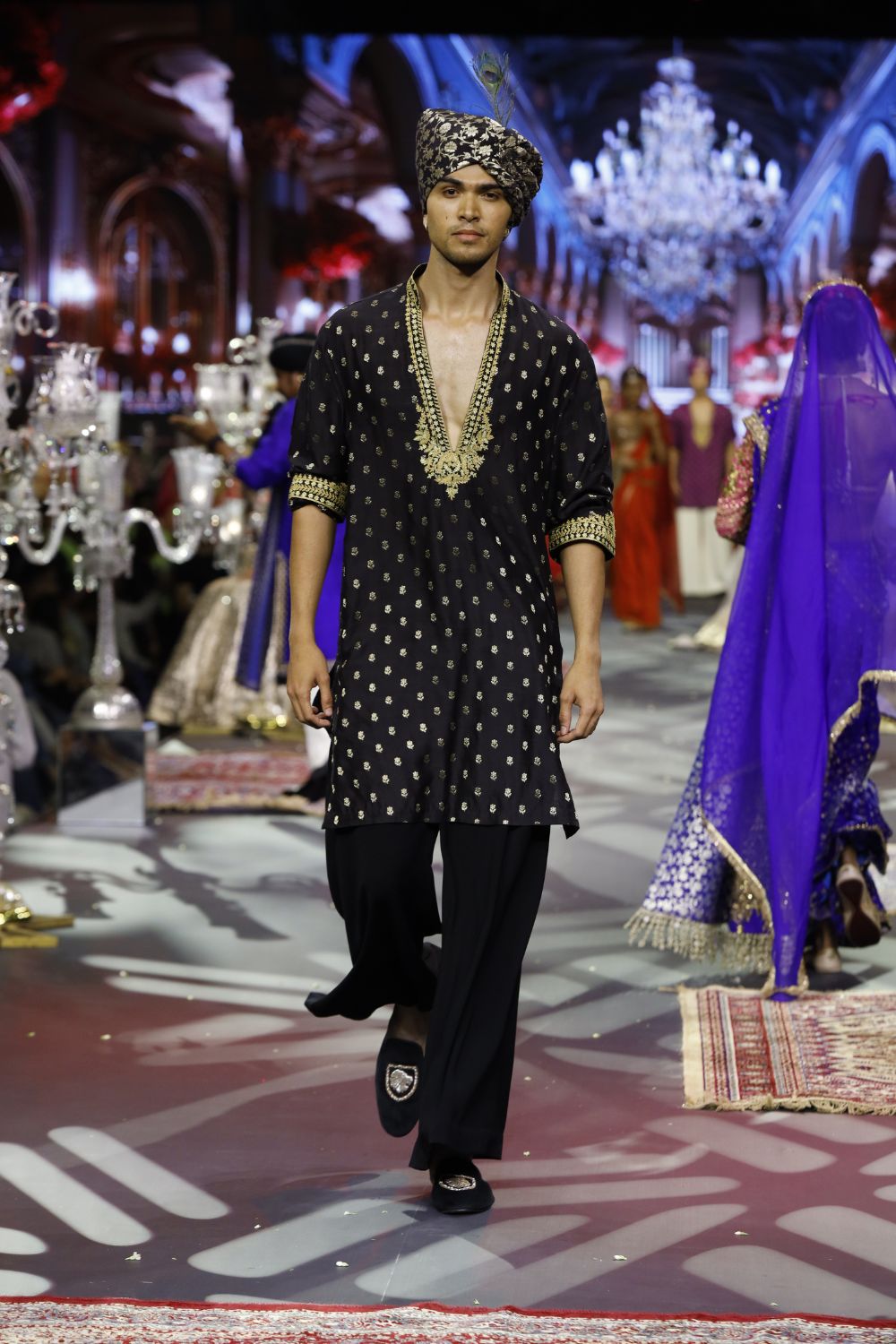 Zarvansh Noir Kurta Set