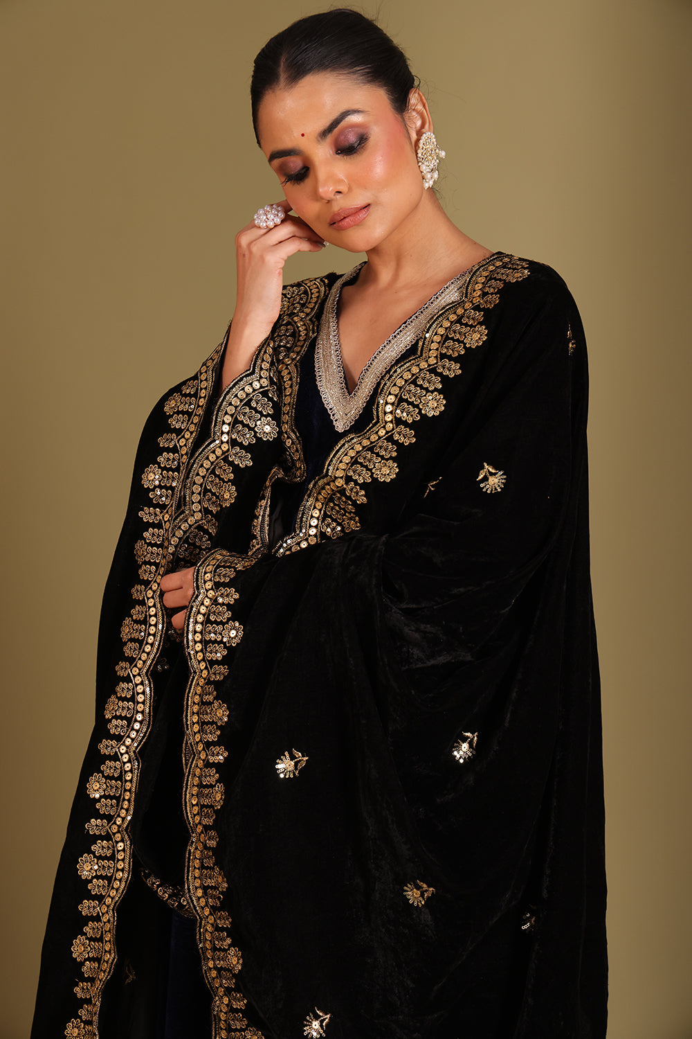 Noor-E-Zar Navy Blue Velvet Kurta with velvet pants and Shawl - Set of 3