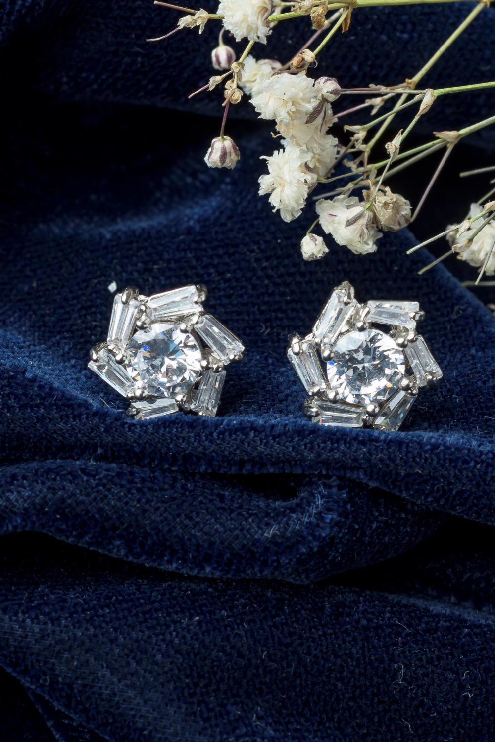 Eloria Zircon Stud Earrings
