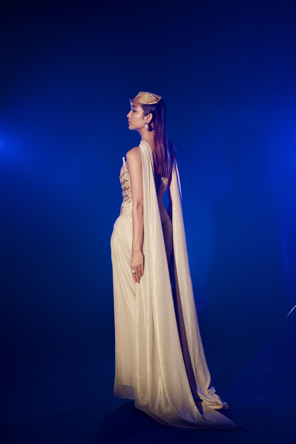Itz A 4 Piece Set With Long Corset And Drape Skirt